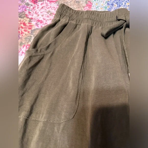 Khaki green midi skirt — with pockets! Perfect for camp, weekend, casual work. - Picture 2 of 6